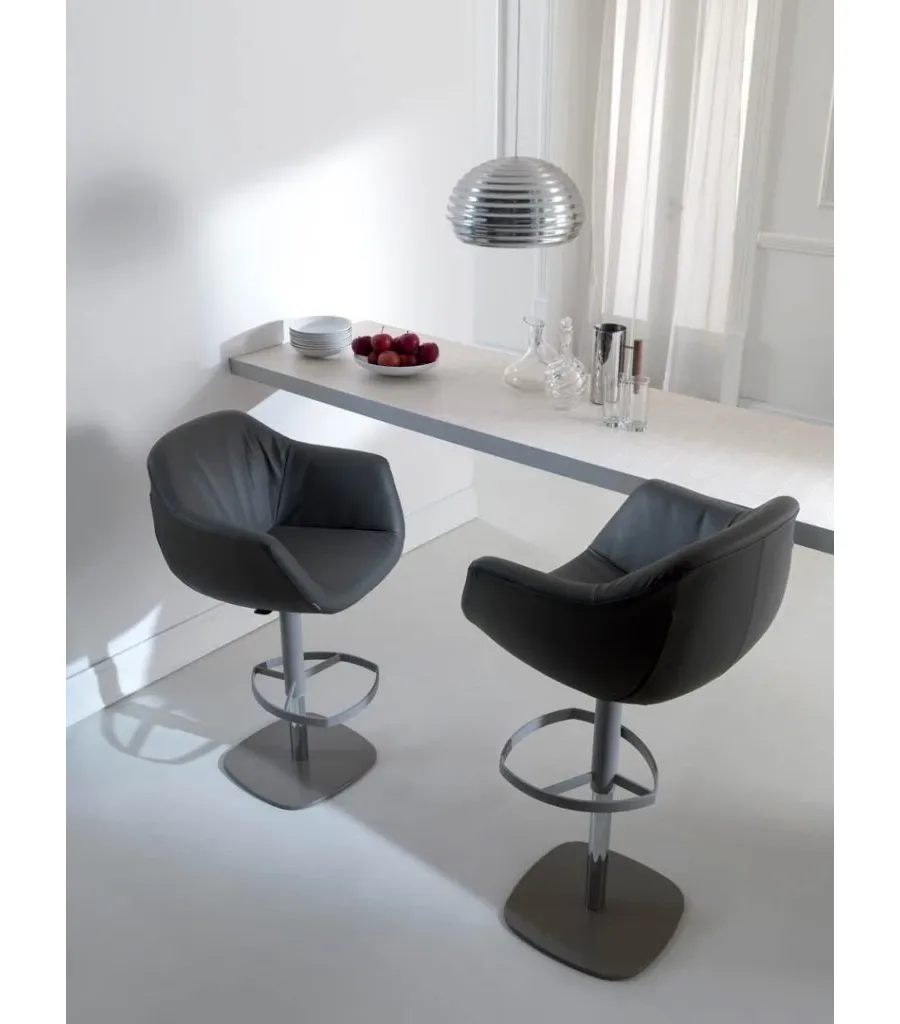 obrazek 1 Designerskie, skórzane, obrotowe krzesło barowe