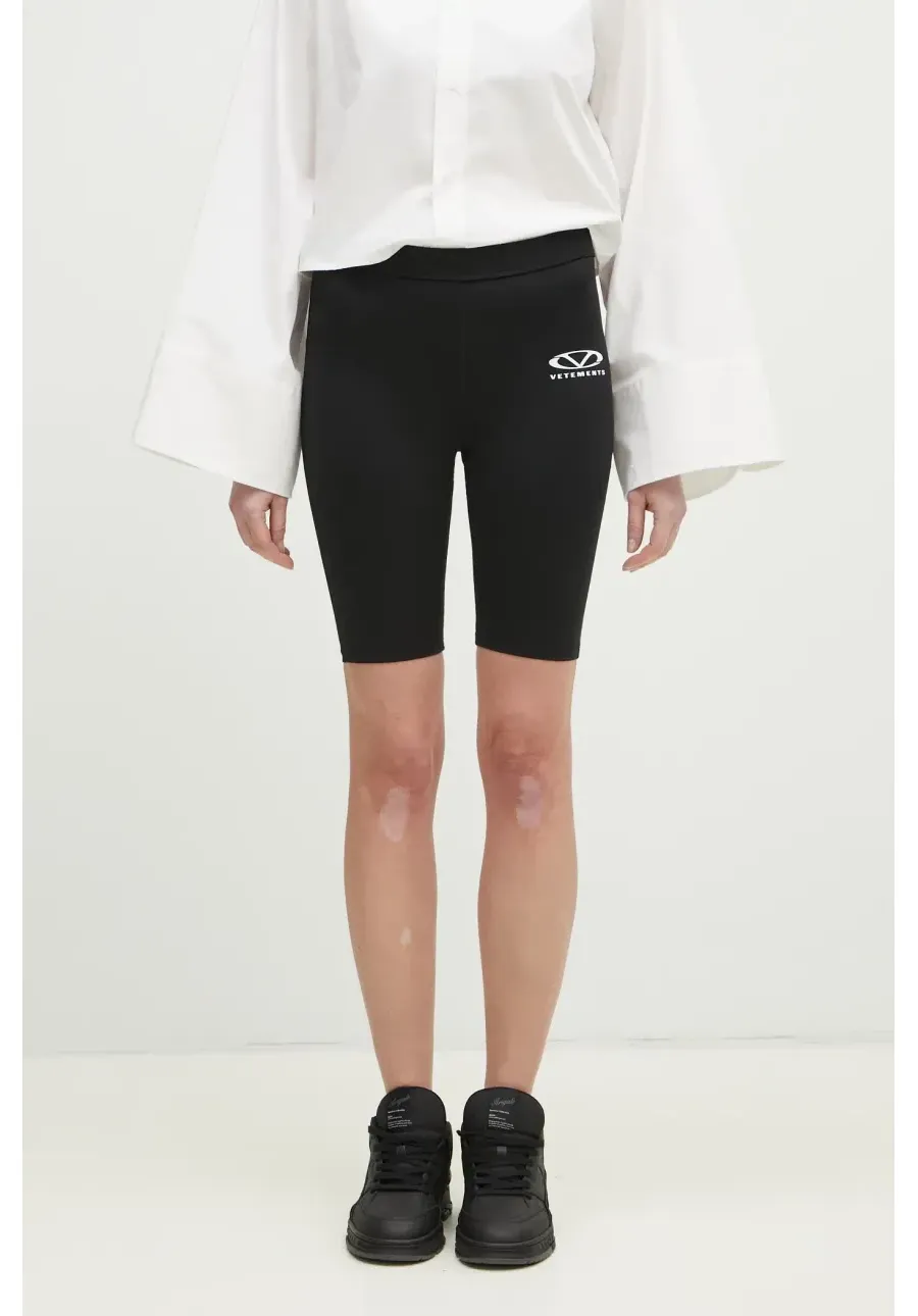 obrazek 1 VETEMENTS szorty Oval Logo damskie kolor czarny z nadrukiem medium waist WA66SS200B