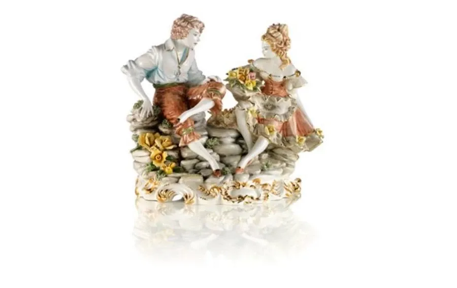 picture 1 Stylish ceramic figure in the baroque style of two teenagers - Ceramiche ML