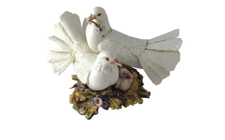 obrazek 1 Para gołębi z porcelany do eleganckich wnętrz