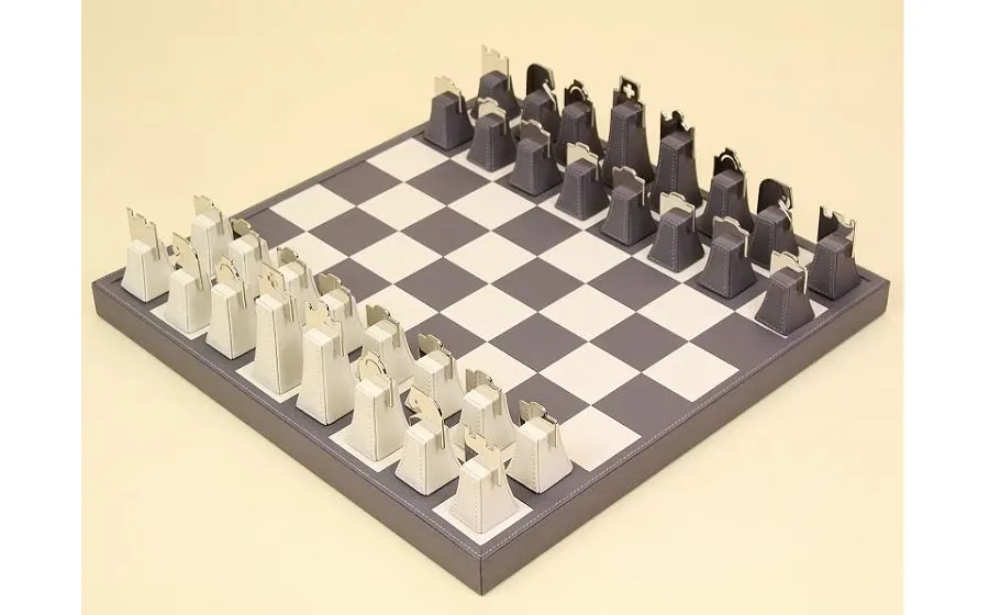 obrazek 1 Wysokiej jakości szachownica w szarym kolorze z oryginalnymi figurami