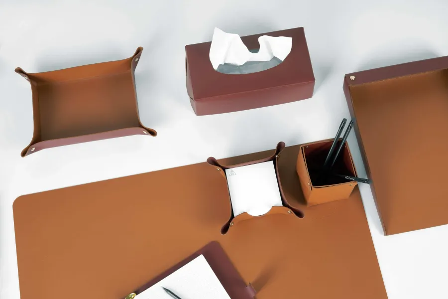 obrazek 3 Stylowy organizer na przybory biurowe wykonany ze skóry w kolorze oliwki