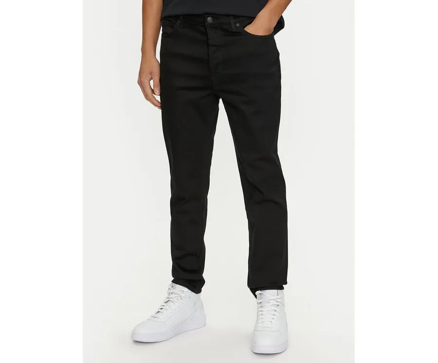 obrazek 1 Hugo Jeansy 50517545 Czarny Tapered Fit HUGO
