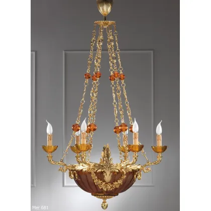 Zdjęcie Żyrandol z brązu w połączeniu z kryształową filiżanką