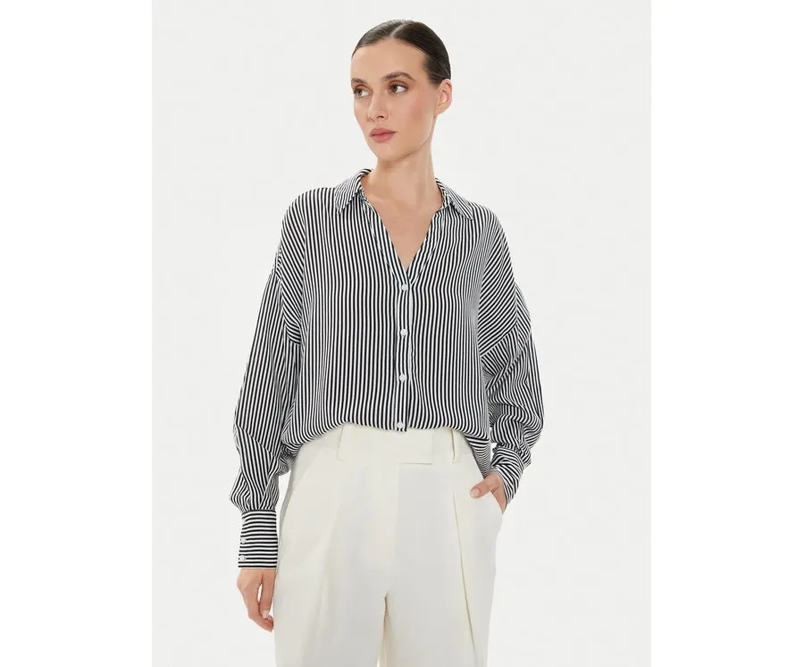 obrazek 1 Vero Moda Koszula Bumpy 10311681 Czarny Oversize