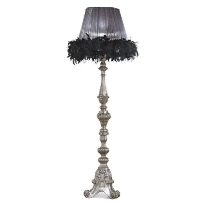 Zdjęcie Piękna lampa stojąca w stylu antycznym