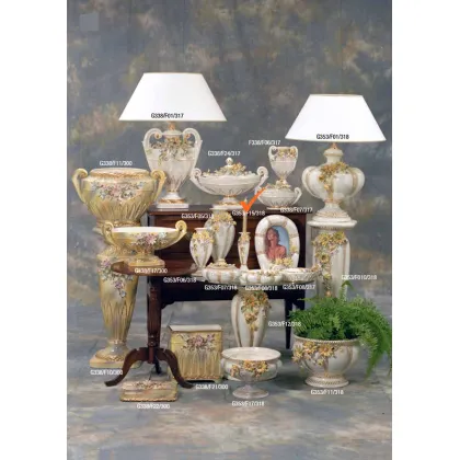 Zdjęcie Nietuzinkowy ceramiczny wazon