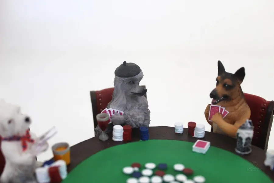 obrazek 4 Niebywała figurka ozdobna - pokerowy stół z grającymi psami