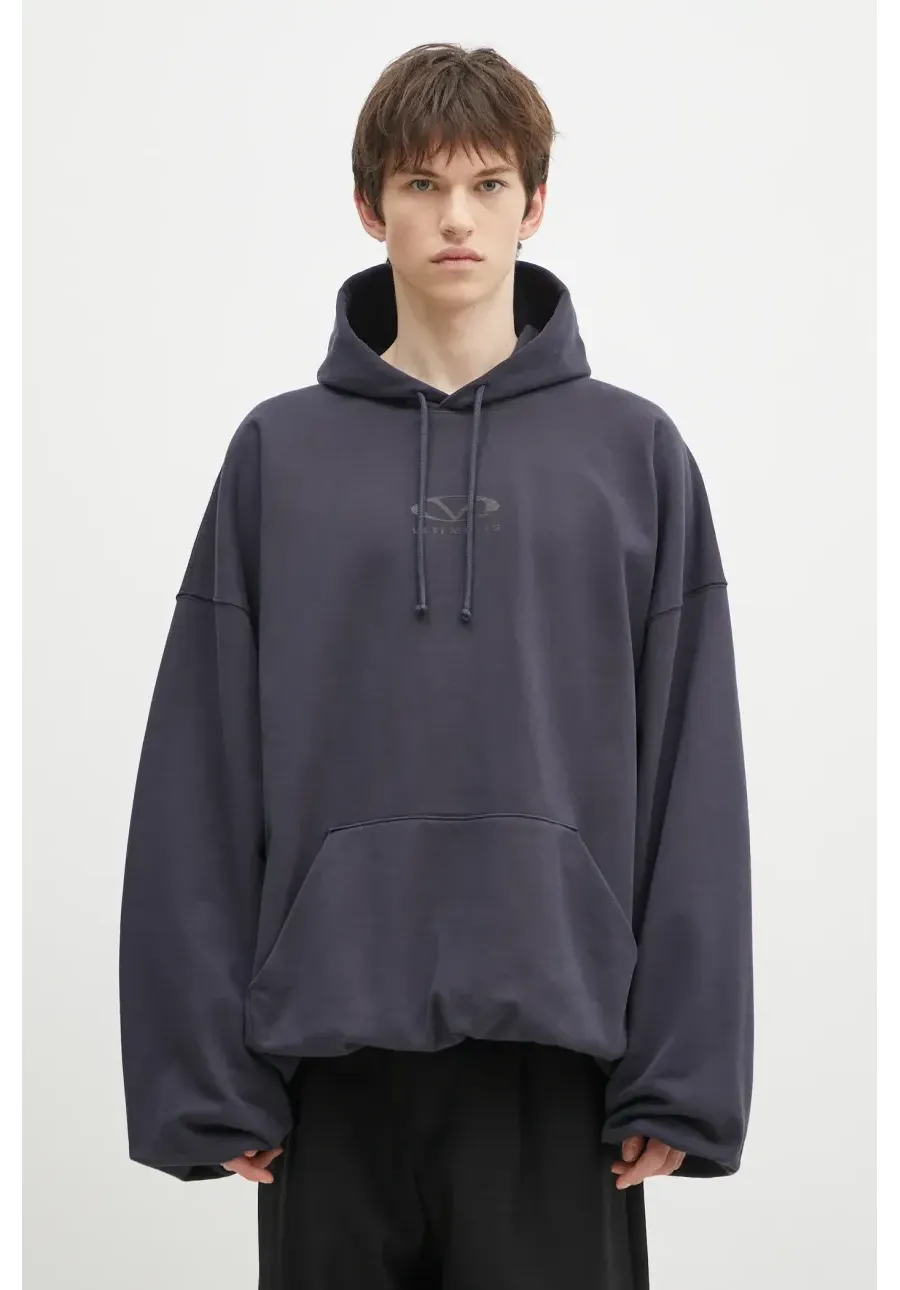obrazek 1 VETEMENTS bluza Oval Logo Cropped Boxy męska kolor granatowy z kapturem z nadrukiem UA66HD600N