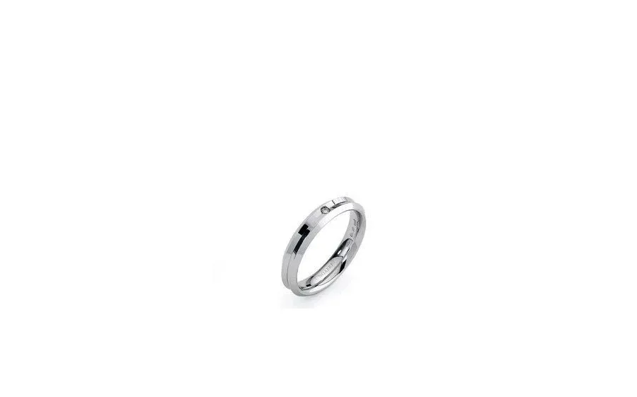obrazek 1 Obrączka ślubna z koroną z białego złota z diamentem o masie 0,02 ct. 4mm szerokości.