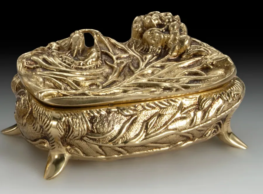 picture 1 Little bronze box