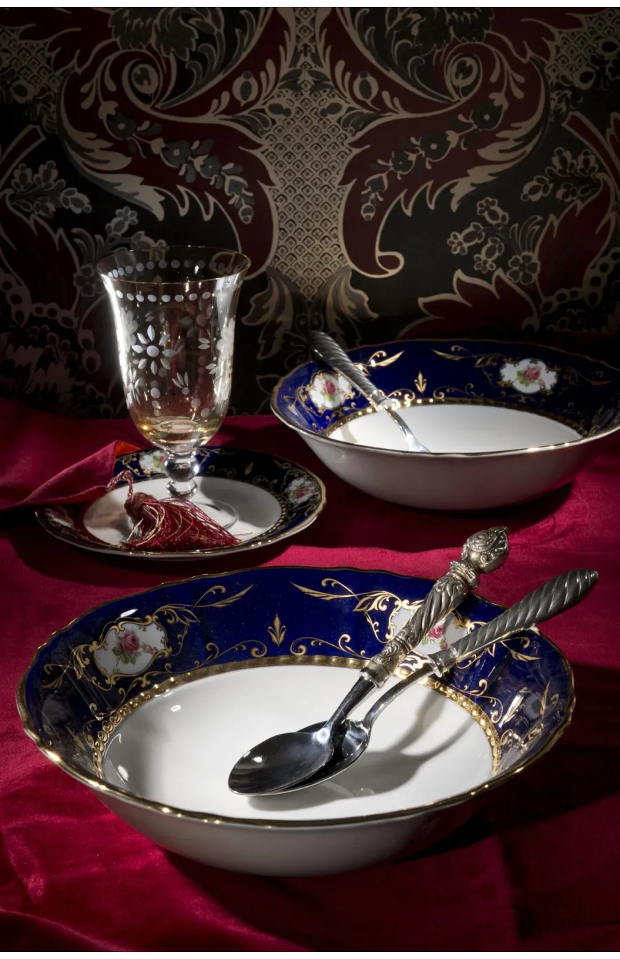 obrazek 3 Luksusowa klasyczna 25-częściowa zastawa obiadowa z porcelany zdobiona motywem róż – Leander