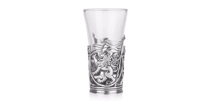 obrazek 1 Kieliszek do shotów z uchwytem z przedstawieniem lwa – stylowy prezent