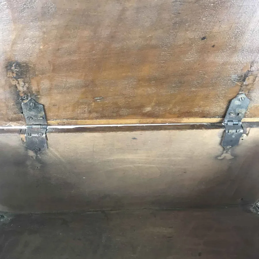 obrazek 5 Pudełko z orzecha włoskiego z nóżkami z końca XVIII wieku