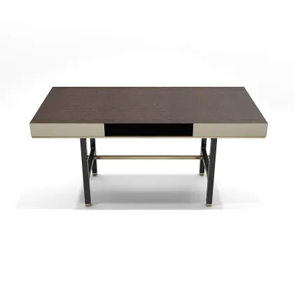 Zdjęcie Atrakcyjne włoskie biurko do biura lub gabinetu - styl modernistyczny