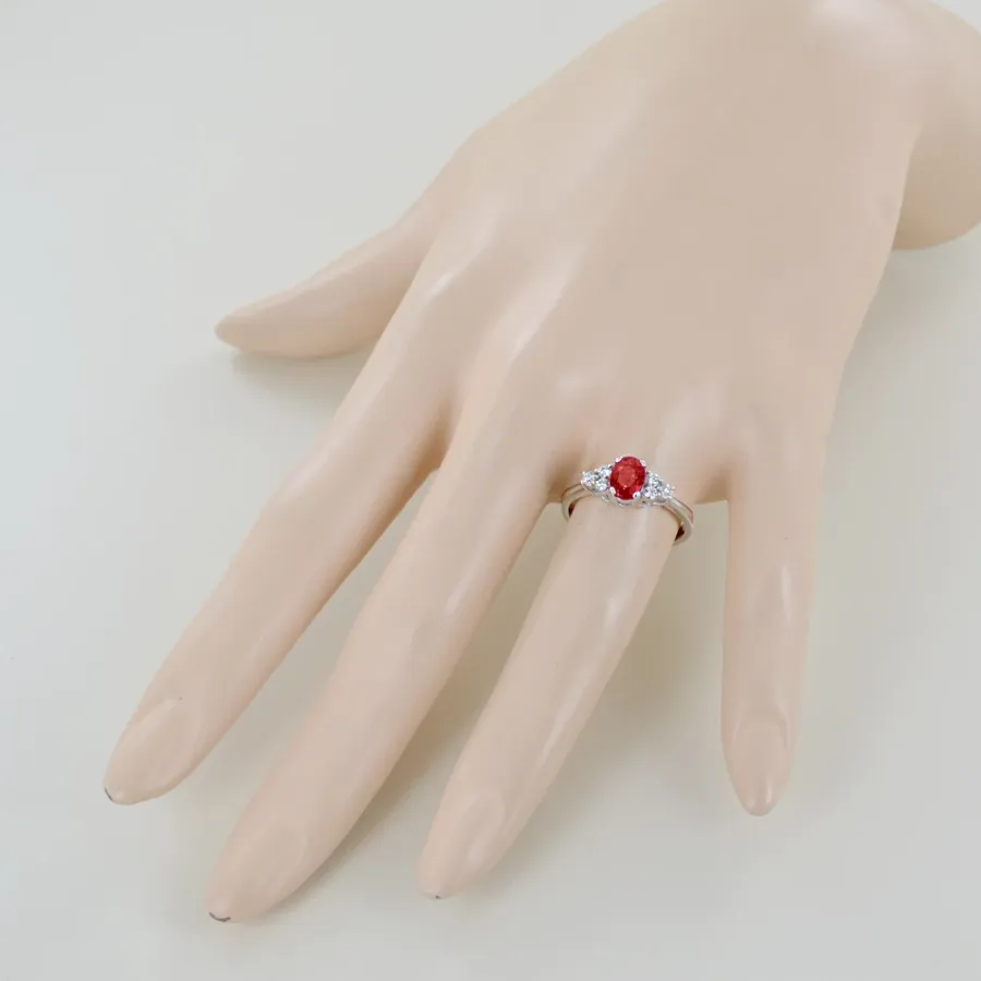 obrazek 2 Stylowy włoski pierścionek z rubinem i brylantami o masie 0,80 ct na trzpieniu