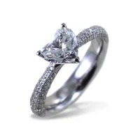 Zdjęcie Wyjątkowy pierścionek z brylantem w kształcie serca