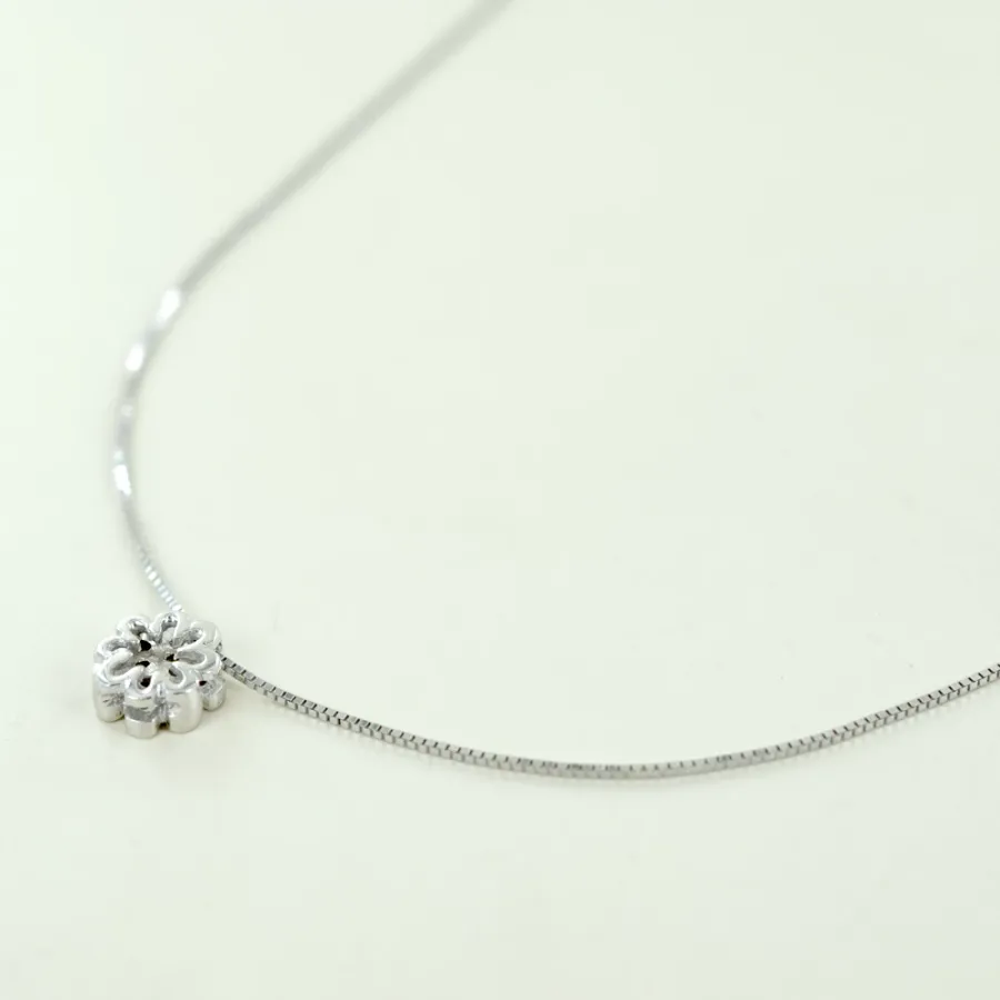 obrazek 6 Stylowy naszyjnik z zawieszką kwiatową z kolekcji Diamonds Grace