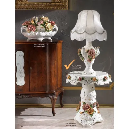 Zdjęcie Piękna biała lampa