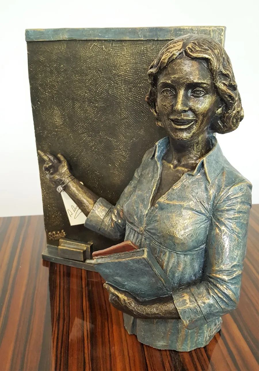 picture 5 A beautiful statue of a teacher at the blackboard