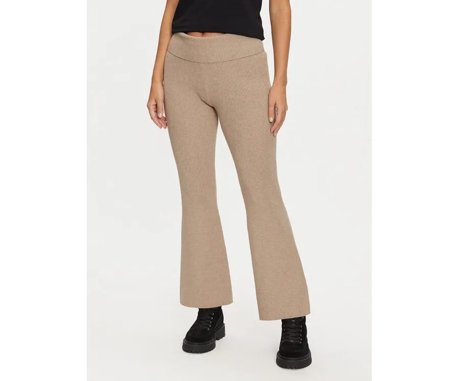 obrazek 1 Guess Spodnie materiałowe W4BB53 Z3K92 Beżowy Regular Fit