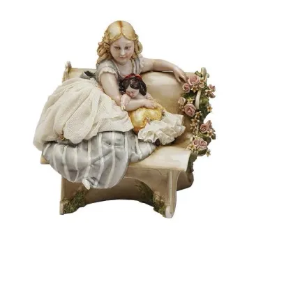 Zdjęcie Porcelanowa figurka dziewczynki z lalką