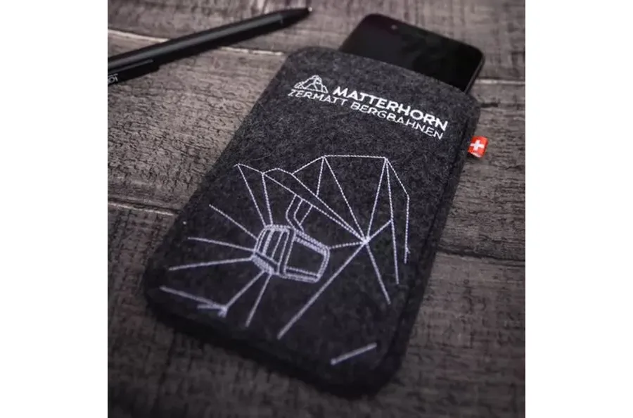 obrazek 1 Funkcjonalne etui na telefon z filcu