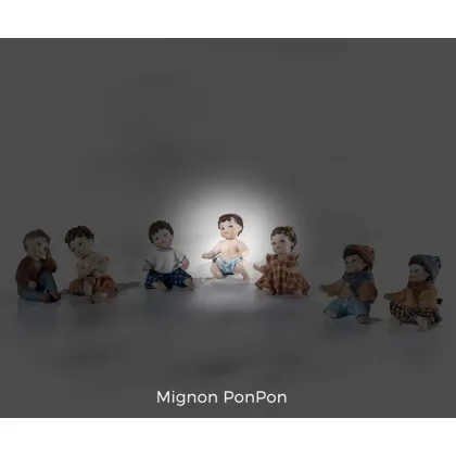 Zdjęcie Porcelanowa figurka dziecka w pieluszce - Sibania