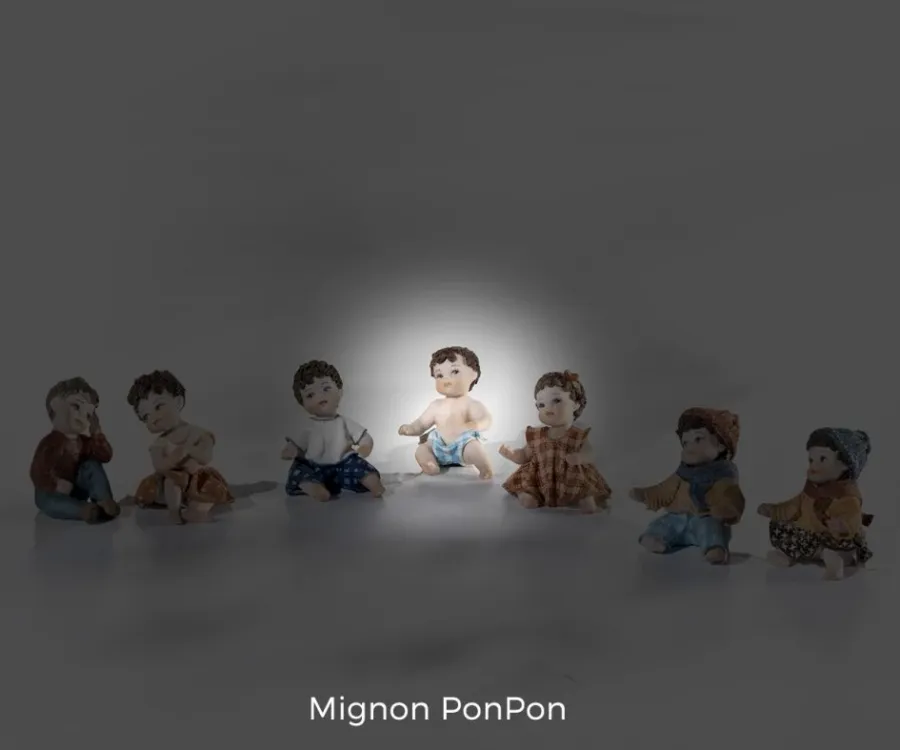 obrazek 1 Porcelanowa figurka dziecka w pieluszce - Sibania