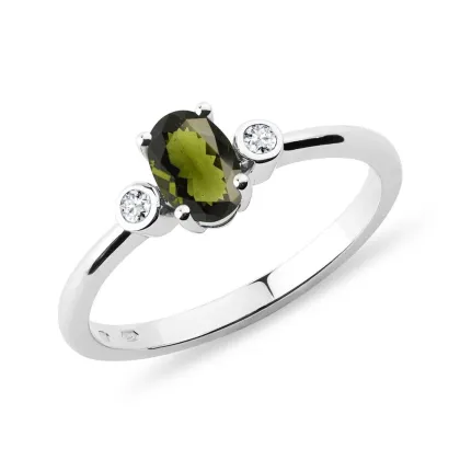 Zdjęcie Pierścionek z białego złota z wełtawitem i diamentami KLENOTA