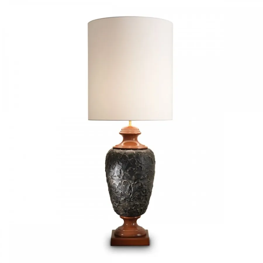 obrazek 1 Wysoka lampa stołowa z reliefami przedstawiającymi liście winorośli H.53xL.16xP.16 cm