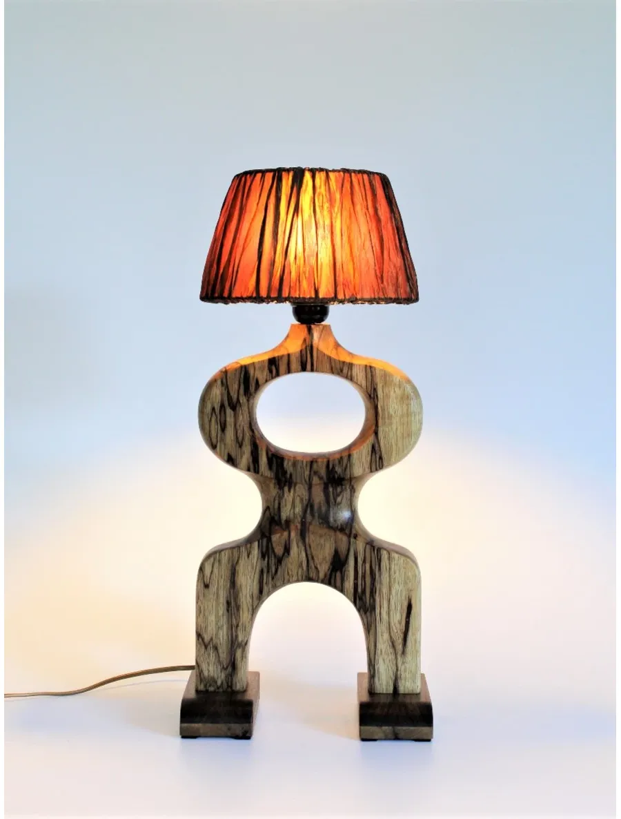 obrazek 7 Wyjątkowa lampa stołowa -FARO-, rzeżba z drewna, lampa nocna, lampa biurkowa, prezent dla domu, modern art, nastrojowe światło