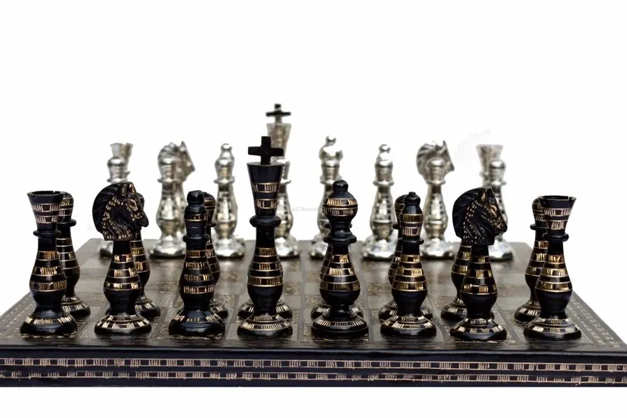 obrazek 1 Stylowy komplet mosiążnych szachów - The Chess Empire