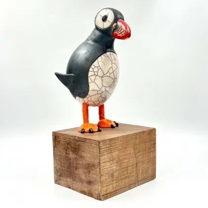 Zdjęcie Oryginalna figurka z ceramiki