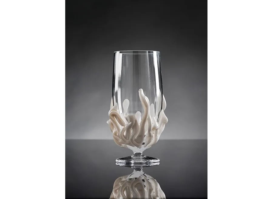 picture 1 Exquisite glass made of blown coloured glass with ornament