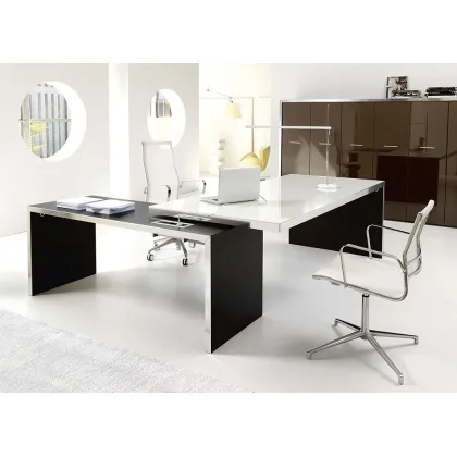 Picture Elite desk for the Director