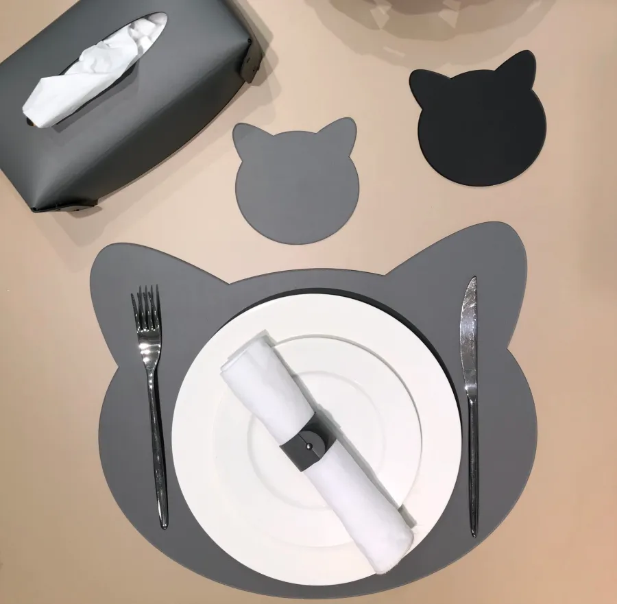 obrazek 2 Oryginalna skórzana podkładka z wzorem kota w kolorze czarnym i szarym