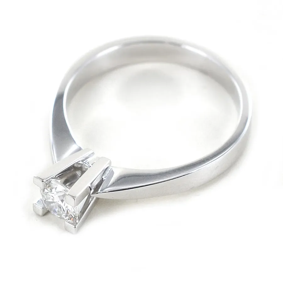 obrazek 4 Włoski pierścionek Solitaire z wysoką oprawą ze średnim diamentem