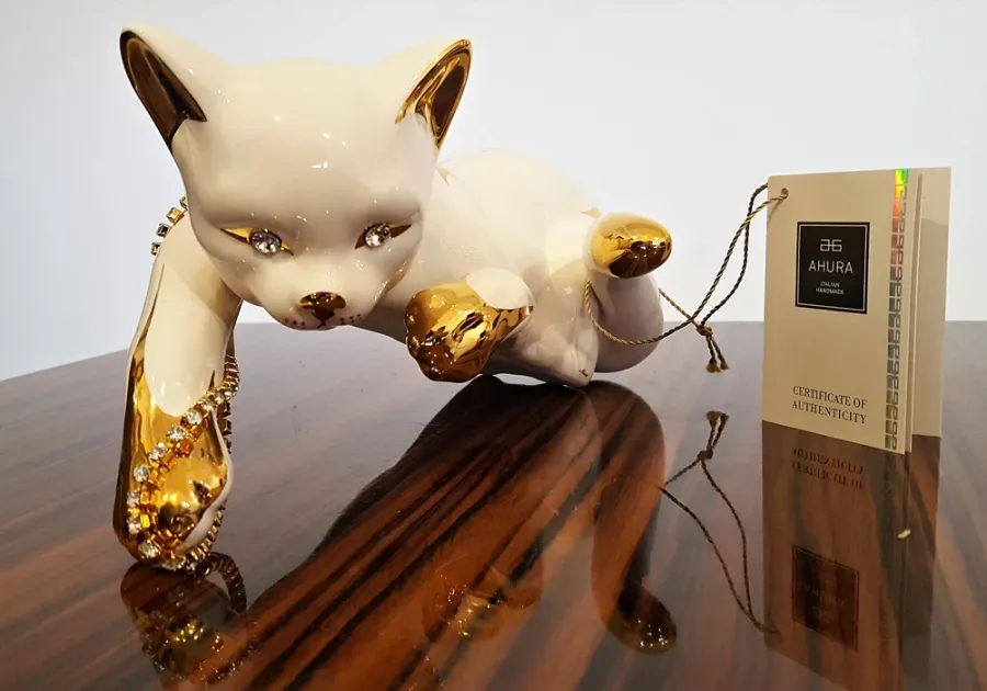obrazek 5 Ekskluzywna figurka ceramicznego kota w kolorze kości słoniowej lub czerni