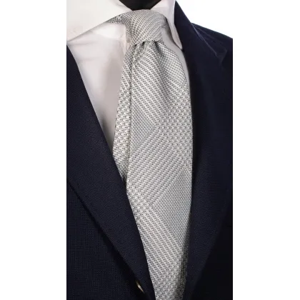 Zdjęcie Delikatny krawat w drobną pepitkę