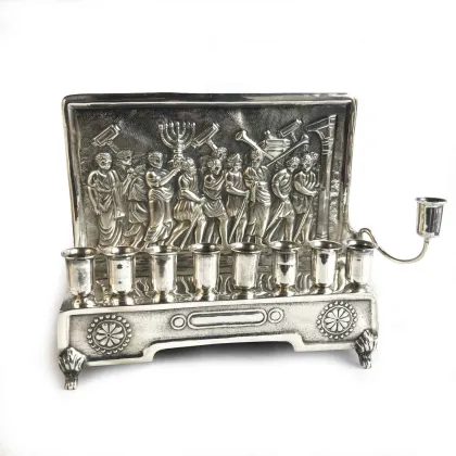 Zdjęcie Srebrna Chanukijaa z początku XX wieku - dziewięcioramienny świecznik