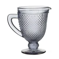 Zdjęcie Klasyczny szary dzban z kolekcji Bicos Cinza z bogatym reliefowym zdobieniem - Vista Alegre