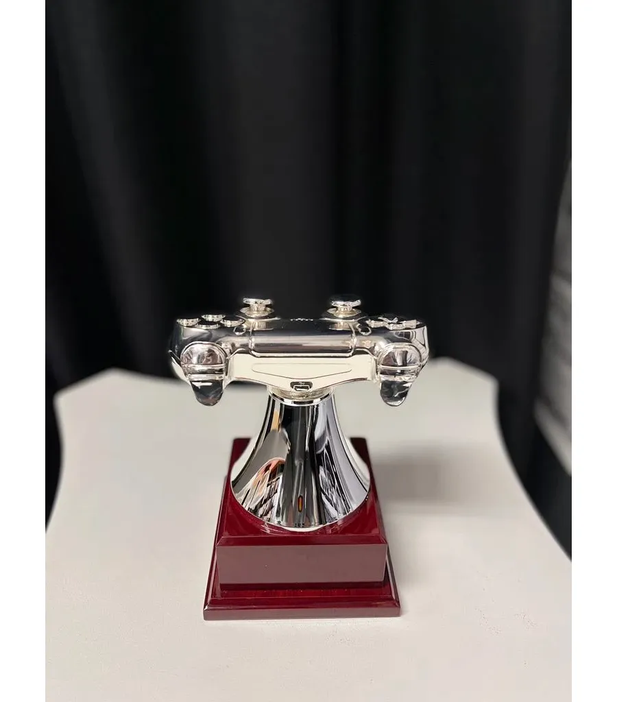 obrazek 4 Statuetka w kształcie pada do gry