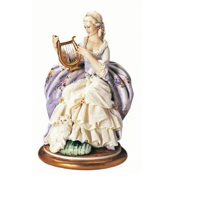 Zdjęcie Figurka z porcelany do salonu - kobieta z harfą