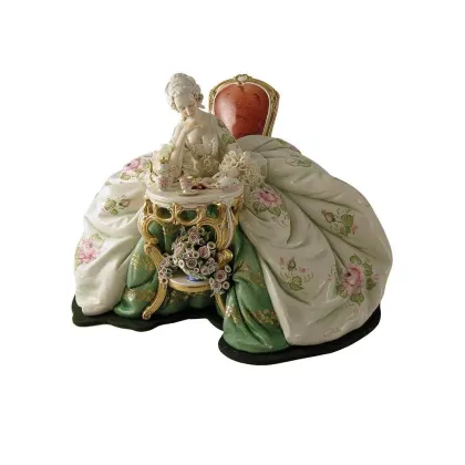 Zdjęcie Włoska porcelanowa figura kobiety z książką