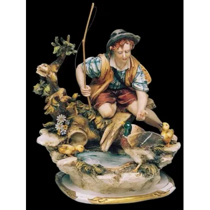 Zdjęcie Figurka chłopca z wędką - włoska porcelana do salonu