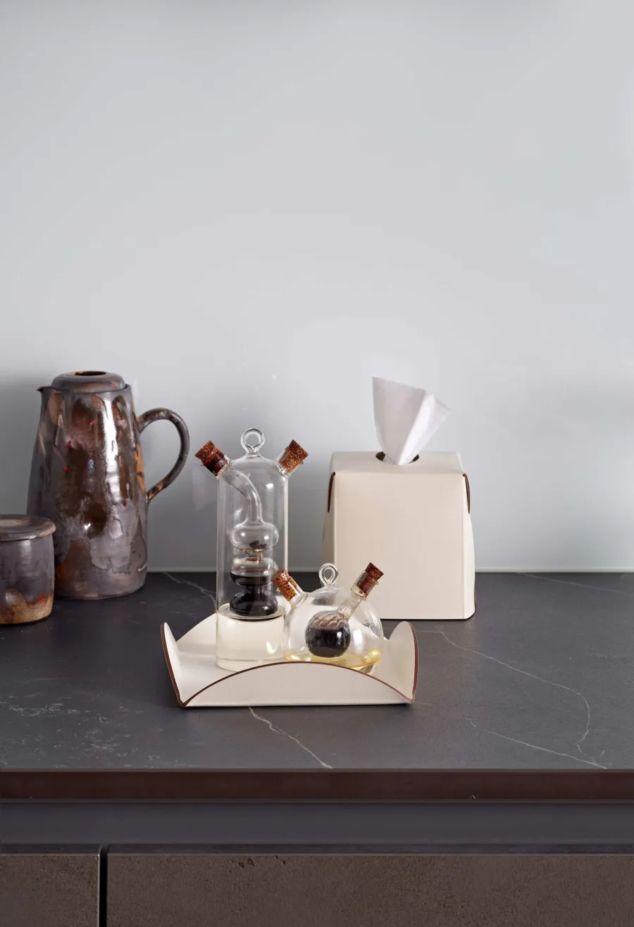 picture 3 Elegant tissue box 12x12xH12 cm in vanilla color