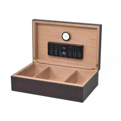 Picture A wonderful humidor covered with leather