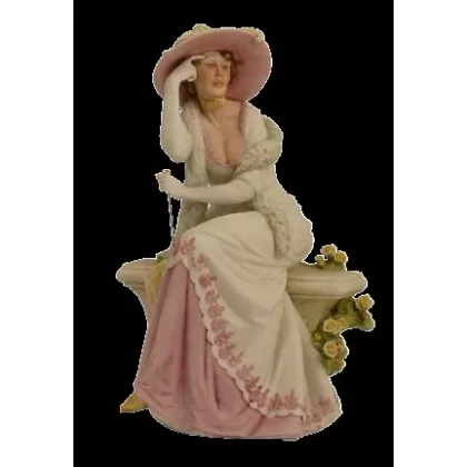 Zdjęcie Porcelanowa Odetta - figurka do apartamentu