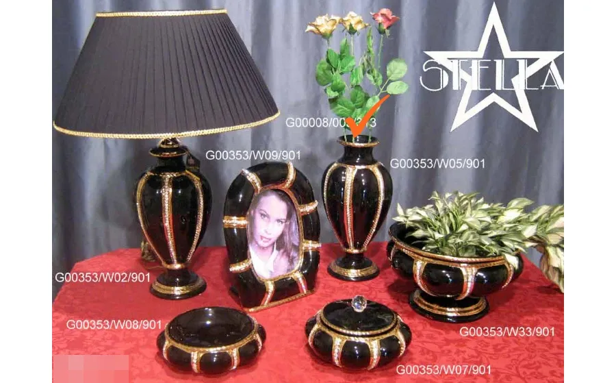 obrazek 1 Dekoracyjny ceramiczny wazon czarny zdobiony kryształkami